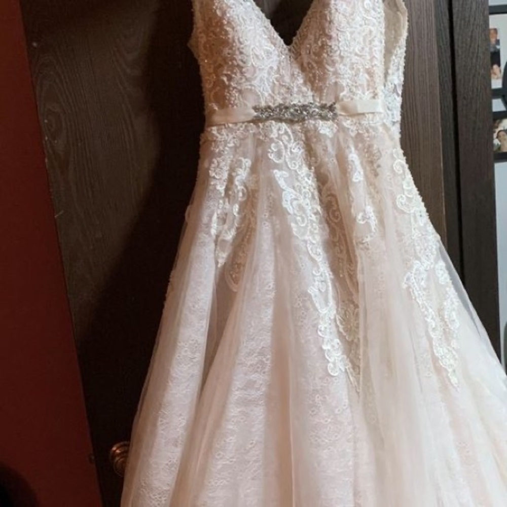 Beautiful, vintage looking wedding dress-size 14